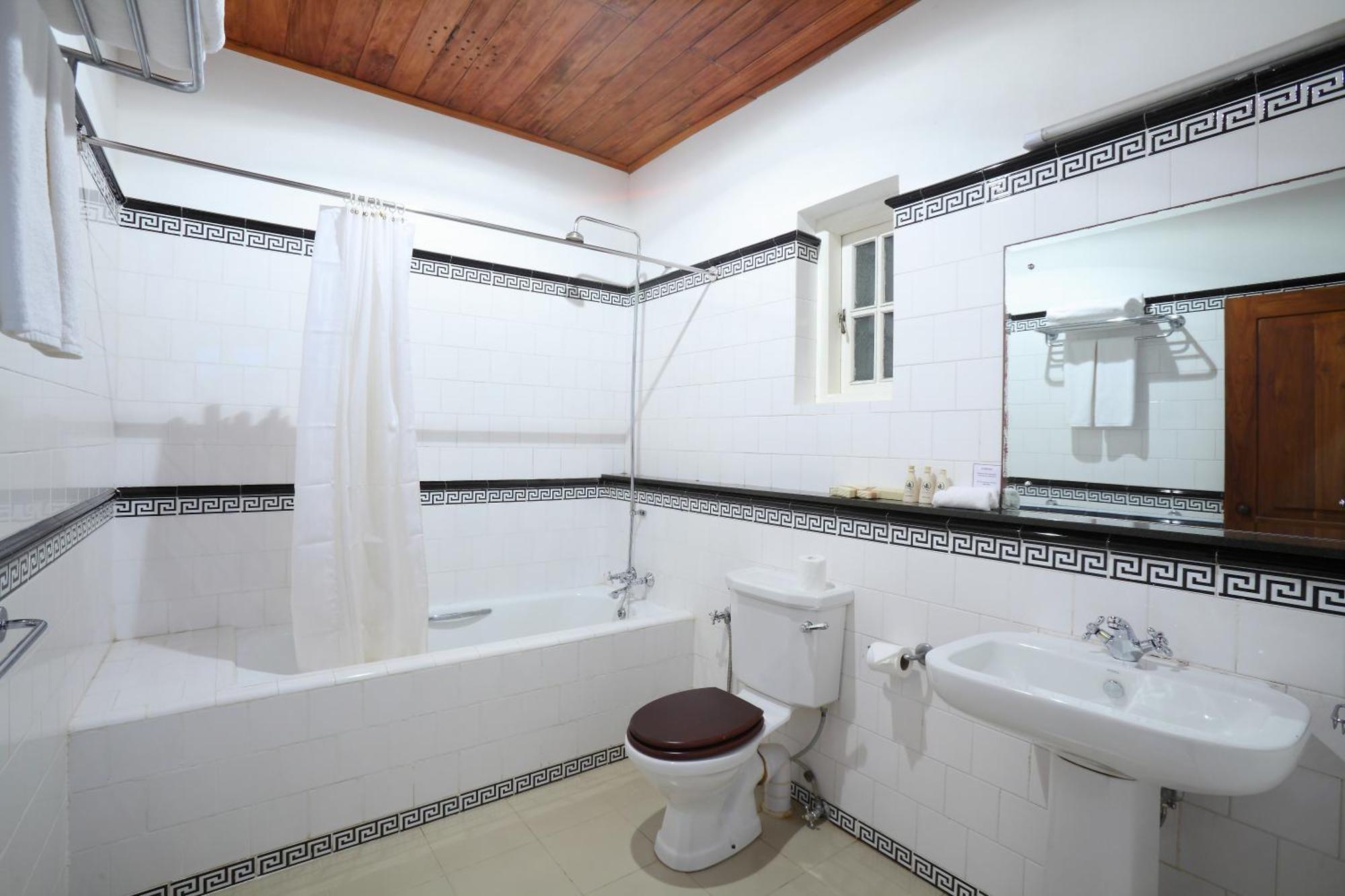 The Sanctuary At Tissawewa Hotel Anuradhapura Exterior foto