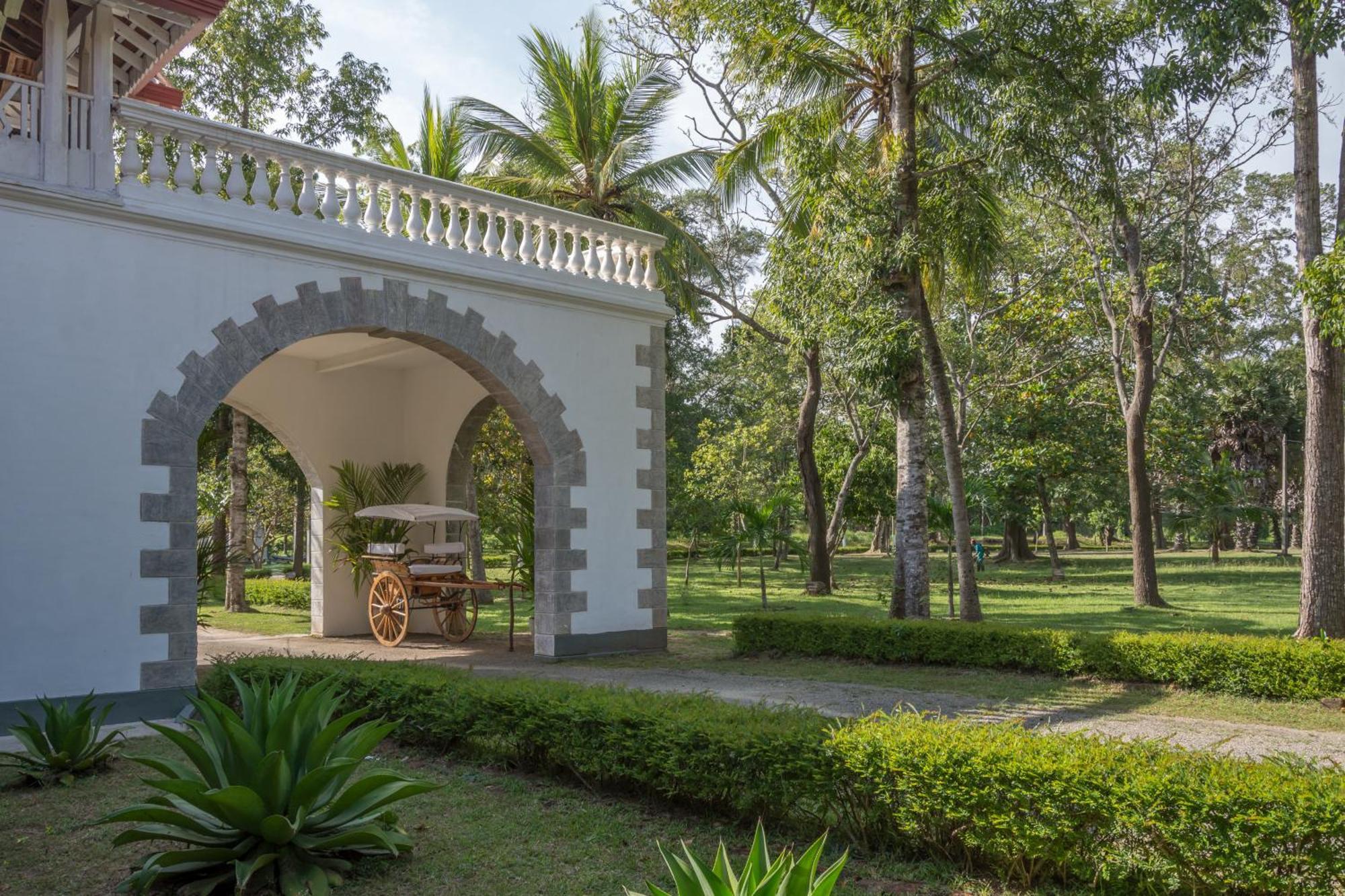 The Sanctuary At Tissawewa Hotel Anuradhapura Exterior foto